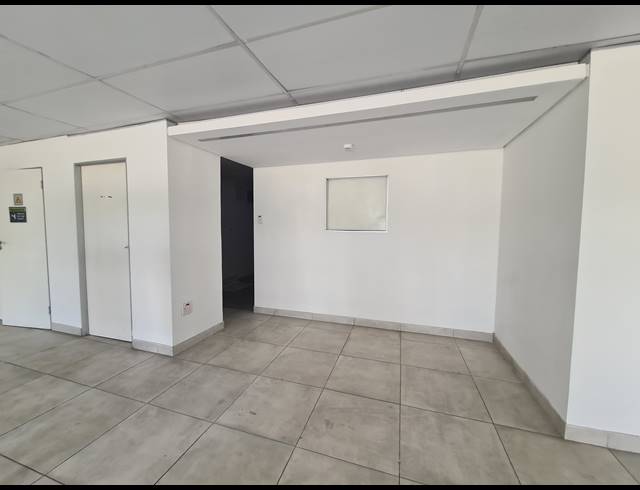 3,356M² OFFICE TO LET IN VORNA VALLEY